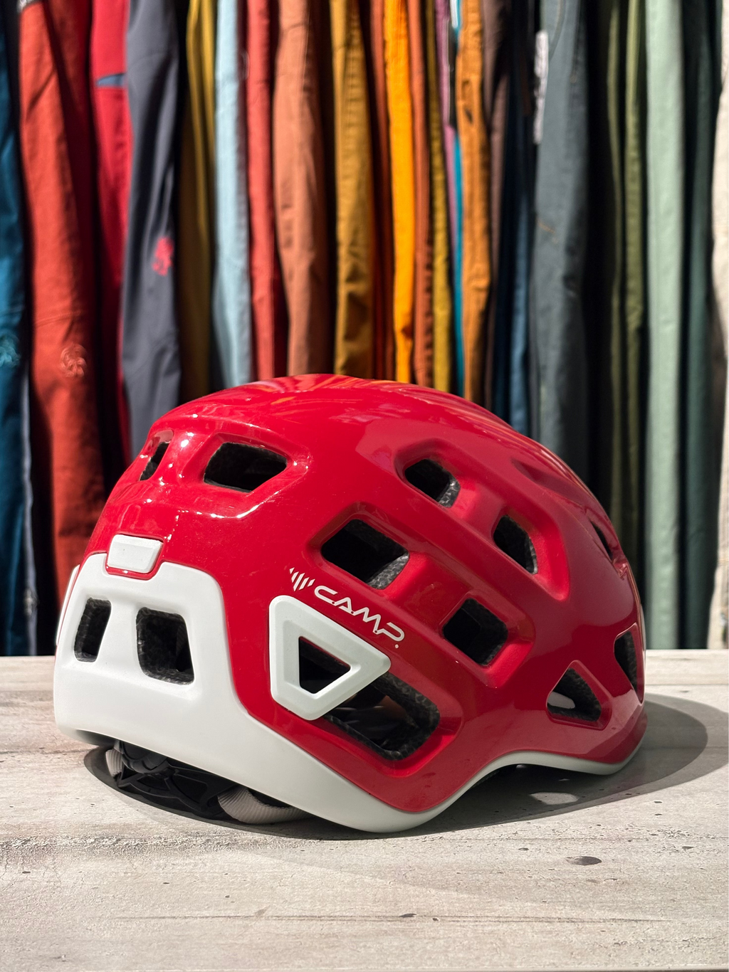 CAMP STORM casco